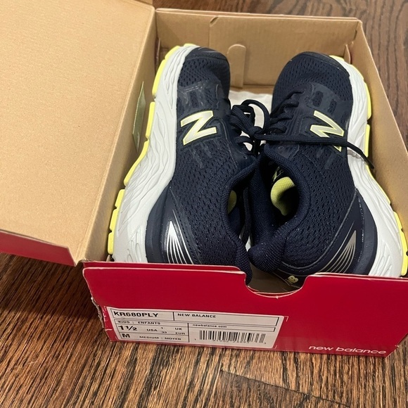 New Balance Boys' 680v5 Running Shoe Sz. 1.5 M US Little Kid - Picture 6 of 6